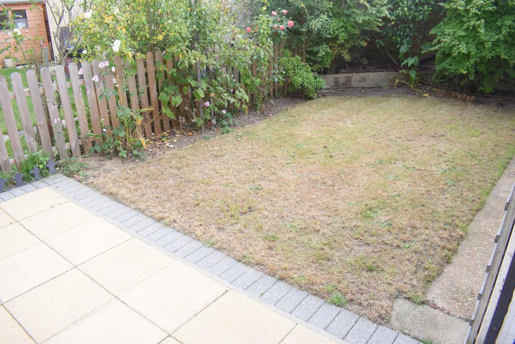 3 Bedroom SemiDetached For Sale in Simpson Road, South Hornchurch