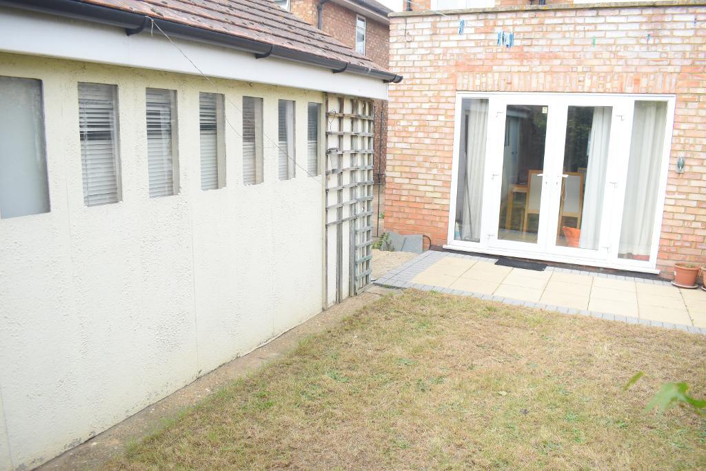 3 Bedroom SemiDetached For Sale in Simpson Road, South Hornchurch