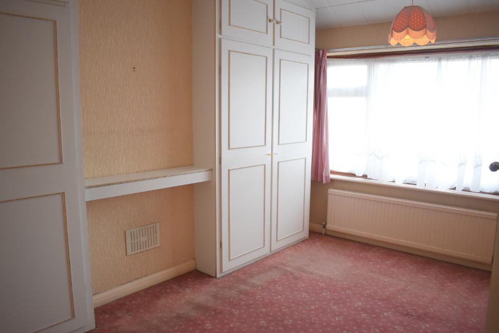 3 Bedroom Terraced For Sale in Woodcote Avenue, Elm Park, Essex, RM12
