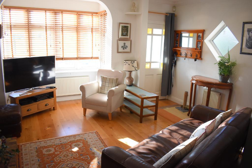 3 Bedroom End Terraced For Sale in Hornchurch Road, Hornchurch, Essex