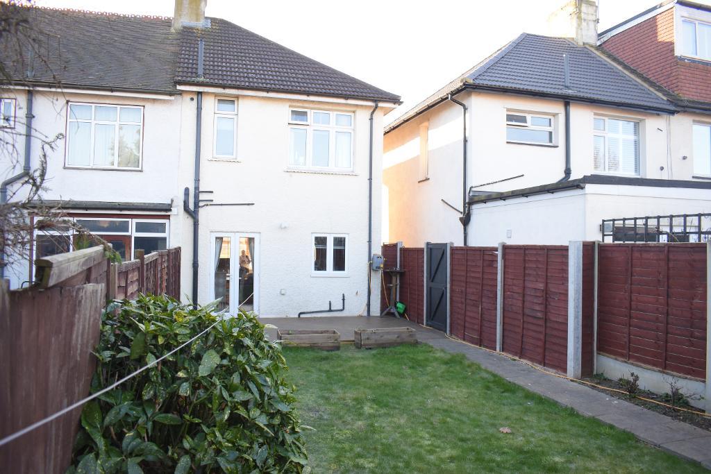 3 Bedroom End Terraced For Sale in Hornchurch Road, Hornchurch, Essex