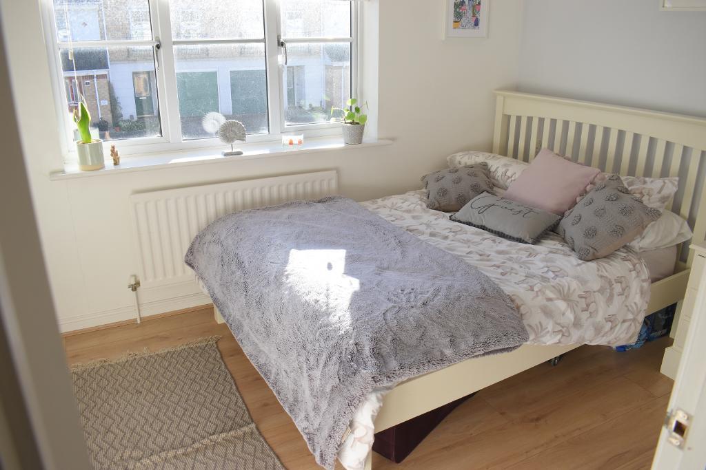 2 Bedroom Terraced For Sale in Bancroft Chase, Hornchurch, Essex, RM12