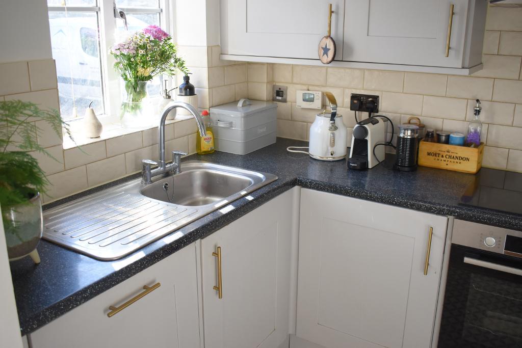 2 Bedroom Terraced For Sale in Bancroft Chase, Hornchurch, Essex, RM12