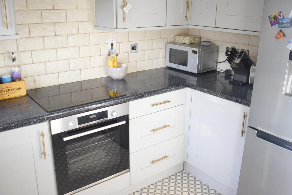 2 Bedroom Terraced For Sale in Bancroft Chase, Hornchurch, Essex, RM12