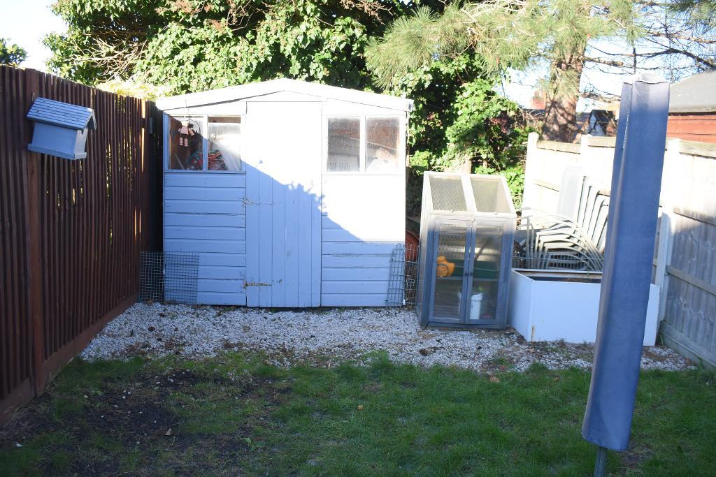 2 Bedroom Terraced For Sale in Bancroft Chase, Hornchurch, Essex, RM12