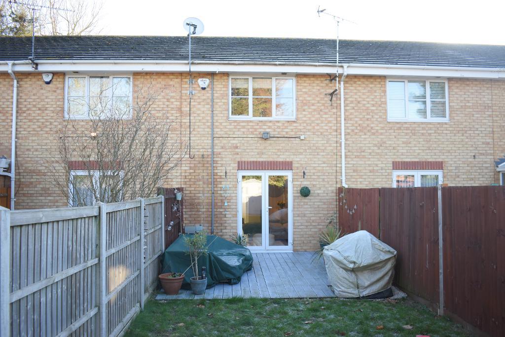 2 Bedroom Terraced For Sale in Bancroft Chase, Hornchurch, Essex, RM12