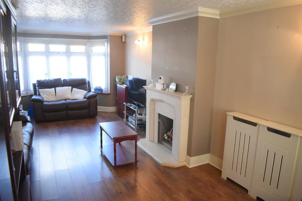 3 Bedroom SemiDetached For Sale in Simpson Road, South Hornchurch