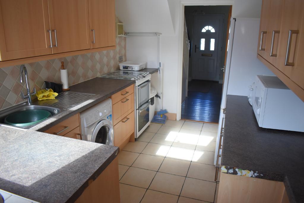 3 Bedroom SemiDetached For Sale in Simpson Road, South Hornchurch