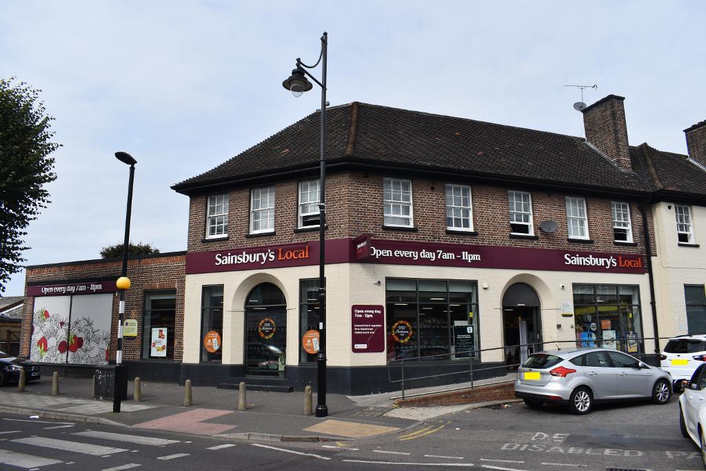 3 Bedroom Terraced For Sale in Elm Park Avenue, Elm Park, Hornchurch