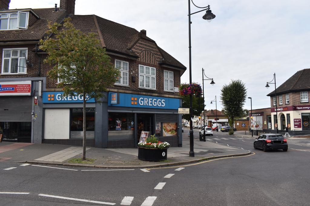 3 Bedroom Terraced For Sale in Elm Park Avenue, Elm Park, Hornchurch