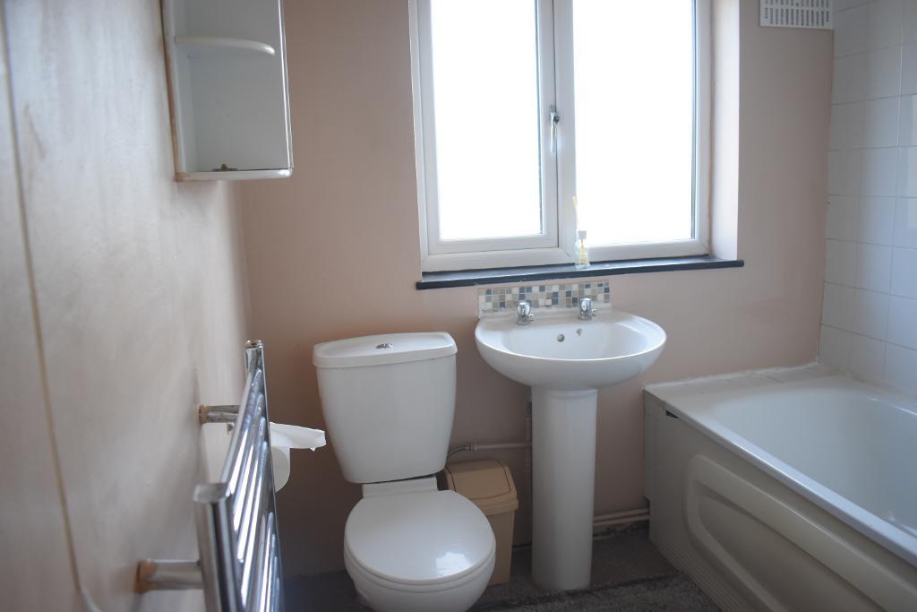 3 Bedroom Terraced For Sale in Northwood Avenue, Elm Park, Essex, RM12 4PU Readings Property
