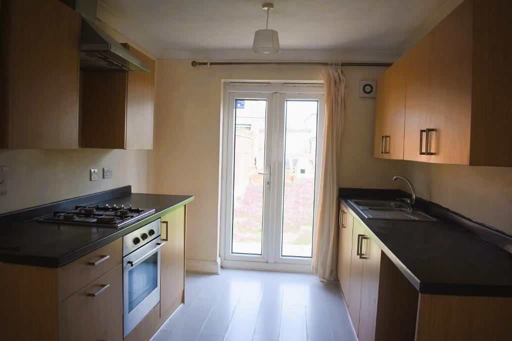3 Bedroom Terraced For Sale in Northwood Avenue, Elm Park, Essex, RM12 4PU Readings Property