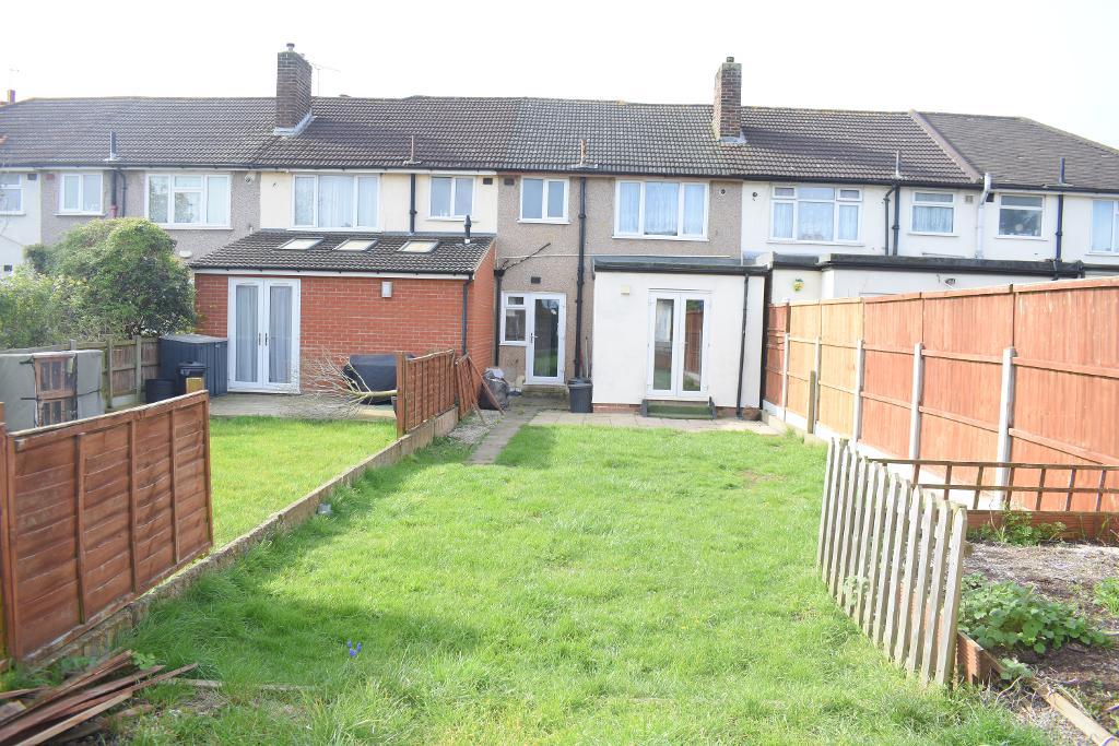 3 Bedroom Terraced For Sale in Northwood Avenue, Elm Park, Essex, RM12 4PU Readings Property