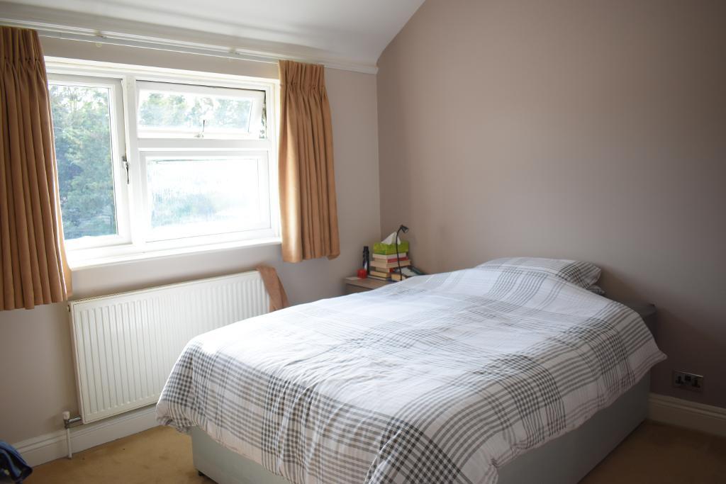 2 Bedroom Terraced For Sale in Diban Avenue, Elm Park, Hornchurch