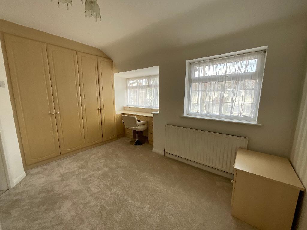 2 Bedroom Terraced For Sale in Diban Avenue, Elm Park, Essex, RM12 4YF