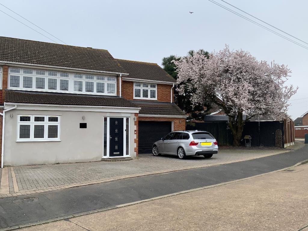 Tangmere Crescent, Hornchurch, Essex, RM12 5PP