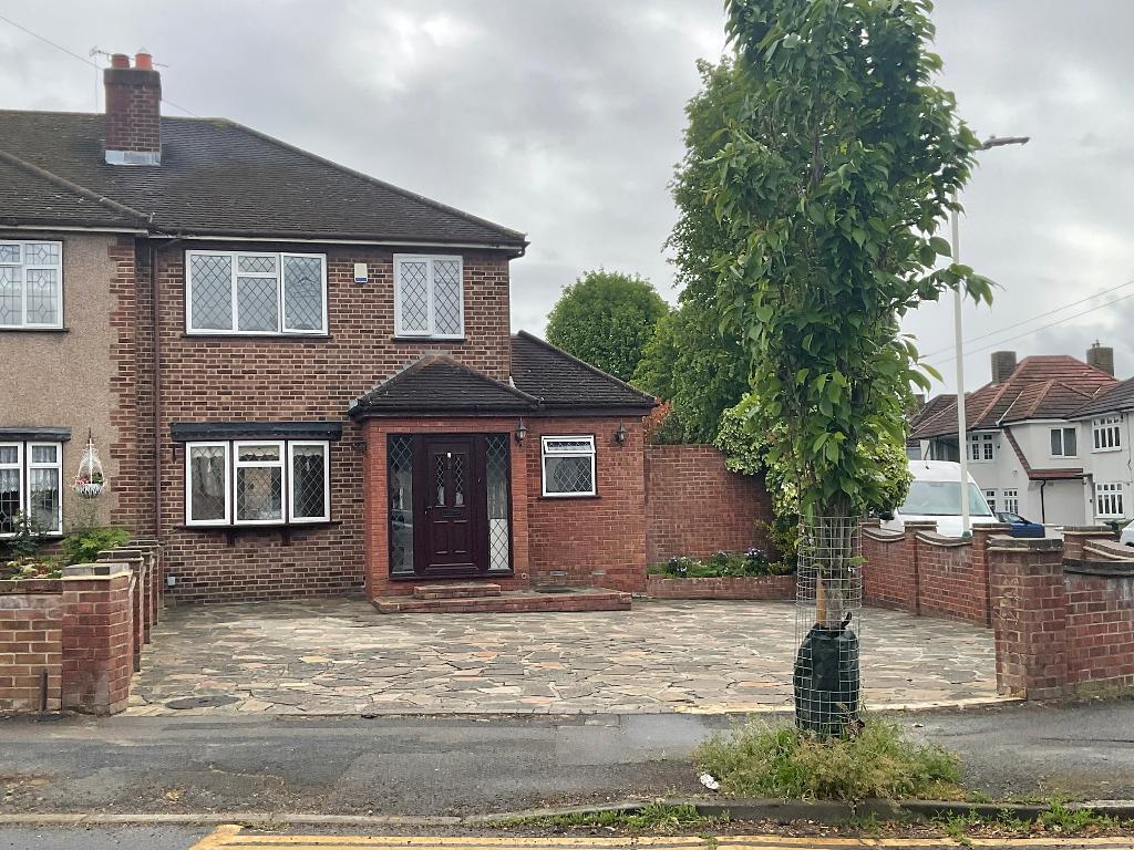 Warren Drive, Elm Park, Essex, RM12 4QY